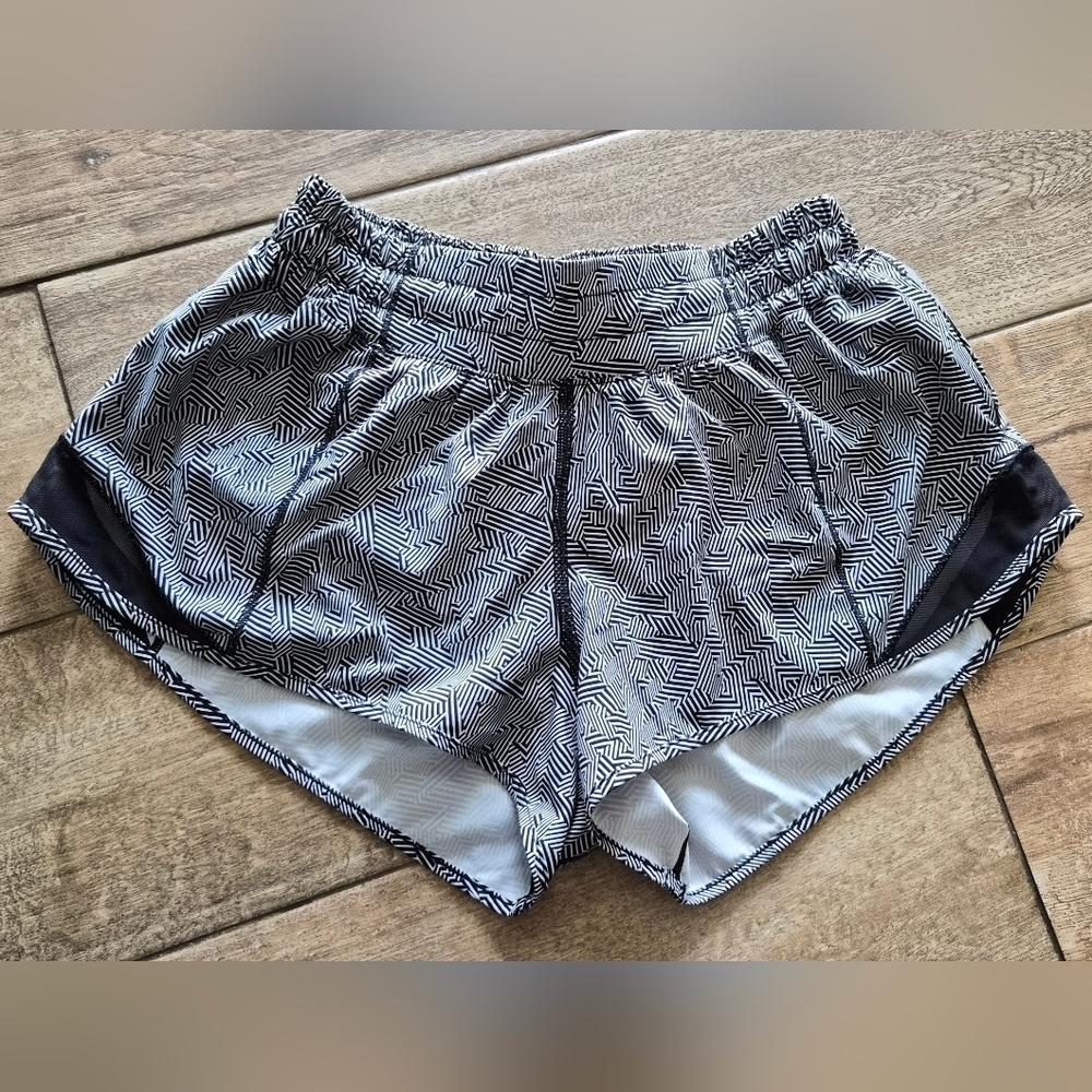 Lululemon Hotty Hot Seawheeze 2020 Entry Black Amd White Shorts Size 4 Regular